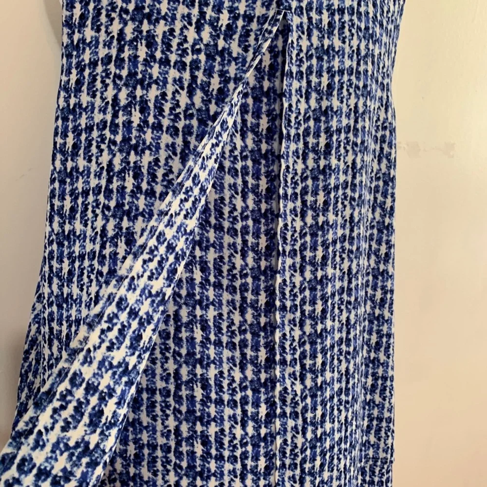 Chico’s Trapeze Blue & White Print Sleeveless Blouse - Picture 7 of 10